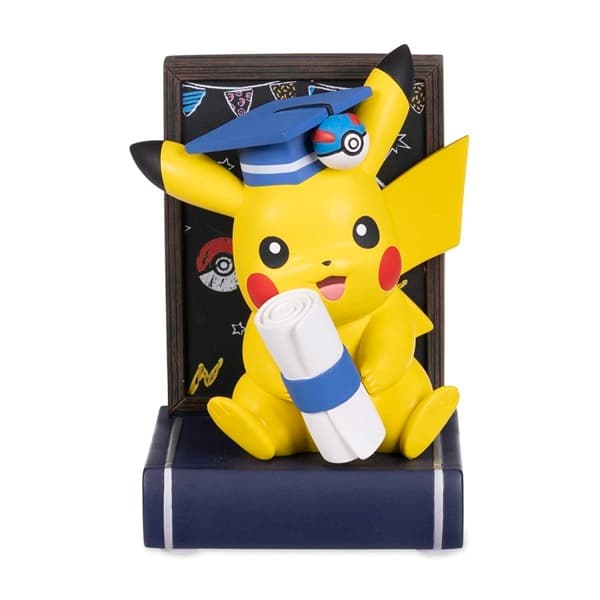 PokÃ©mon - Graduation: Pikachu - PokÃ©mon Center Figure 12cm
